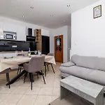 By The Sea In Appartement Lopar