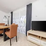 By The Sea In Appartement