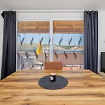 By The Sea In Appartement