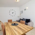 By The Sea In Appartement *