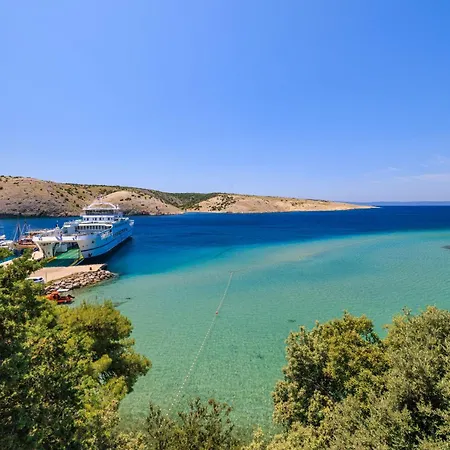 Apartment By The Sea In