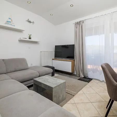Apartment By The Sea In *