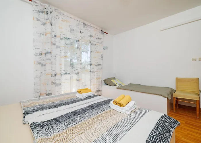 Apartment By The Sea In