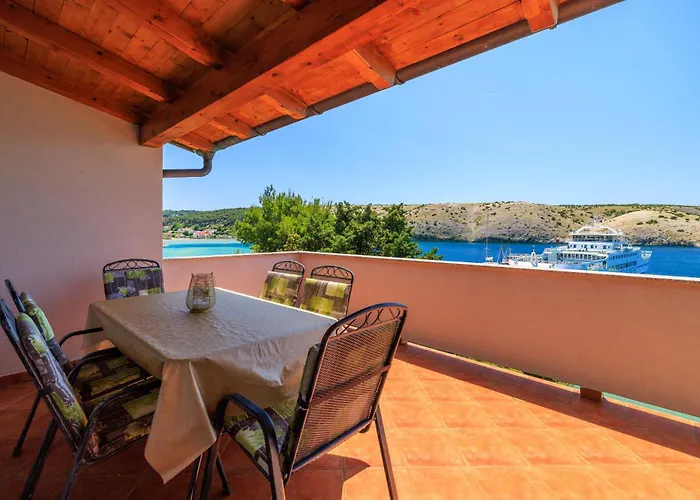 Apartment By The Sea In *