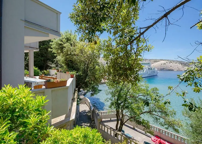 By The Sea In Appartamento Lopar