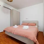 By The Sea In Apartman