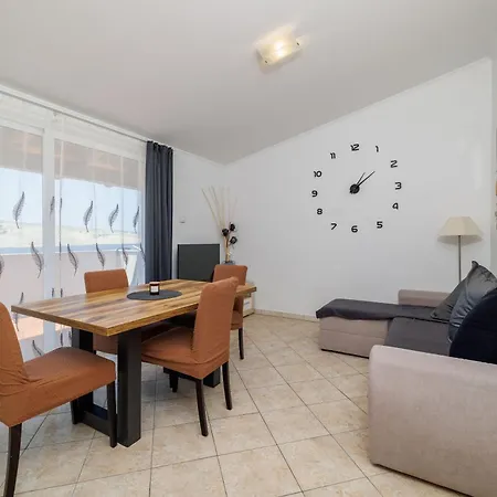 By The Sea In Apartman