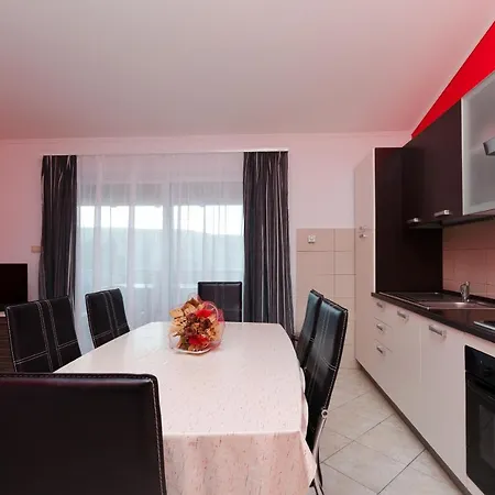 Apartment By The Sea In *