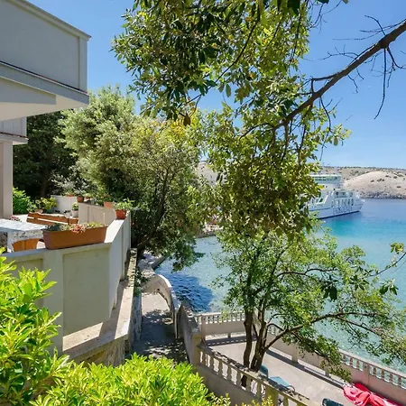 By The Sea In Appartamento Lopar